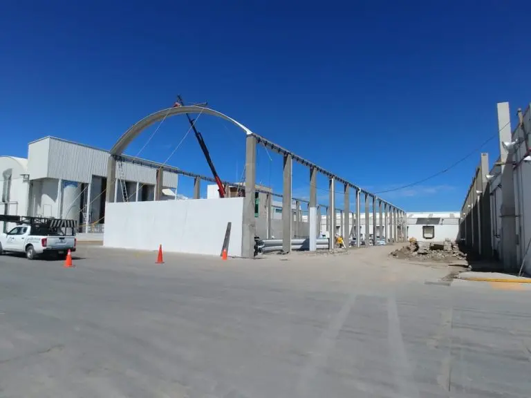 Estructura industrial en proceso de construcción por ARCOMET